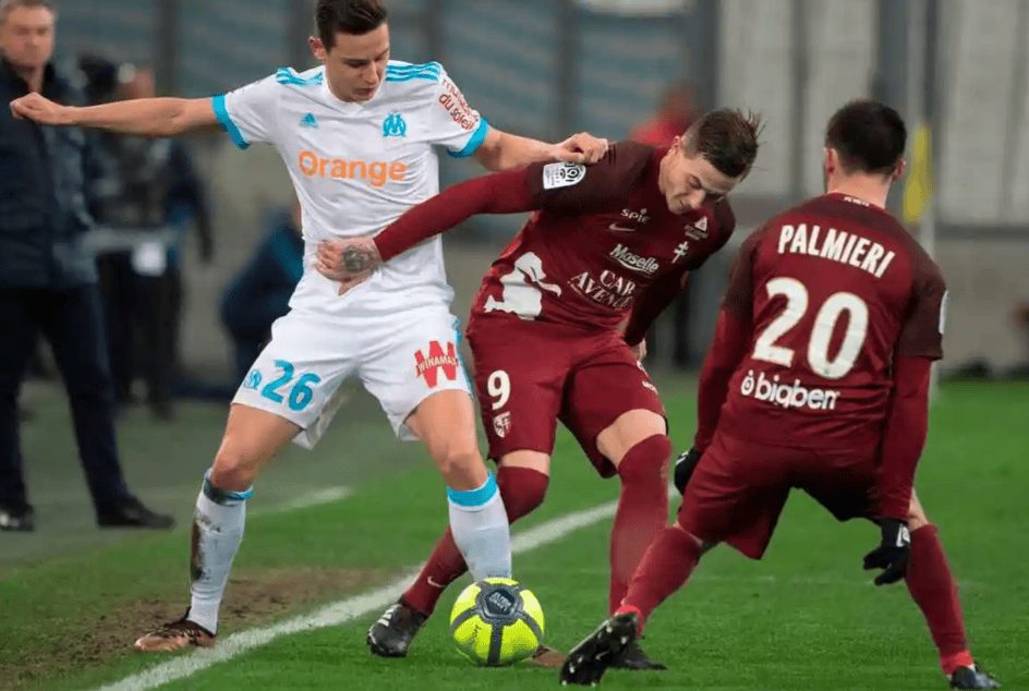 法甲焦点战：梅斯VS巴黎圣日尔曼——实力悬殊下的胜负天平与比分推演